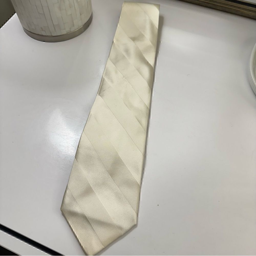 City of London Tie Off White Cream 100% Silk Tie